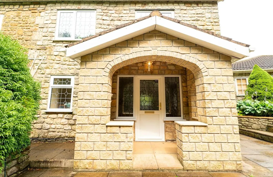 Luxurious Country Retreat In Winford-1