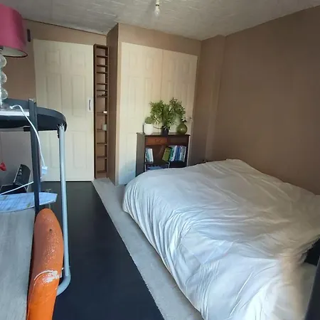 Double Bedroom In Converted Garage-No Shower,Bath Facility-3