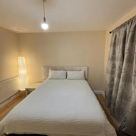 Shared House In Chakeshill Drive-2