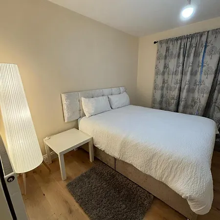 Shared House In Chakeshill Drive-3